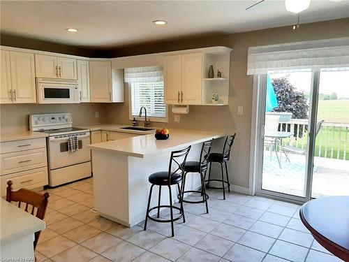 7721 Bishop Avenue, Niagara Falls, ON - Indoor Photo Showing Kitchen