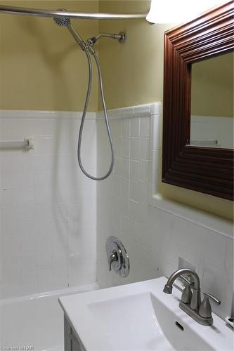 5 Bellevue Terrace, St. Catharines, ON - Indoor Photo Showing Bathroom