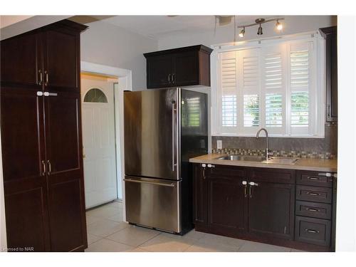 5 Bellevue Terrace, St. Catharines, ON - Indoor Photo Showing Kitchen With Double Sink