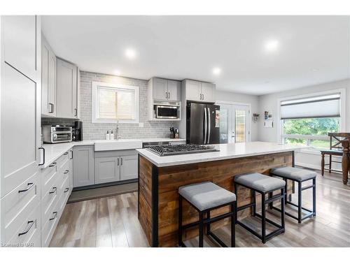 86 Leaside Drive, Welland, ON - Indoor Photo Showing Kitchen With Upgraded Kitchen