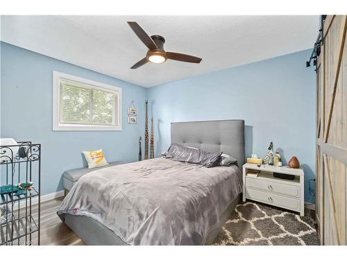 86 Leaside Drive, Welland, ON - Indoor Photo Showing Bedroom