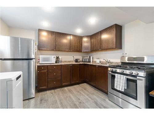 86 Leaside Drive, Welland, ON - Indoor Photo Showing Kitchen