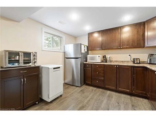 86 Leaside Drive, Welland, ON - Indoor Photo Showing Kitchen