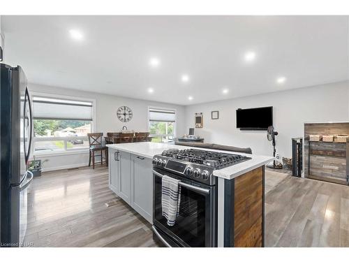 86 Leaside Drive, Welland, ON - Indoor Photo Showing Kitchen