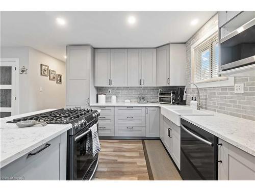 86 Leaside Drive, Welland, ON - Indoor Photo Showing Kitchen