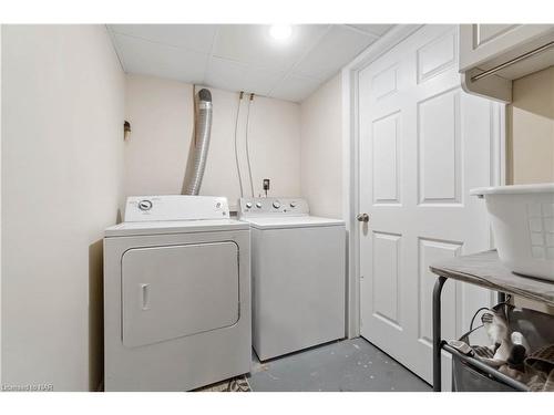 86 Leaside Drive, Welland, ON - Indoor Photo Showing Laundry Room