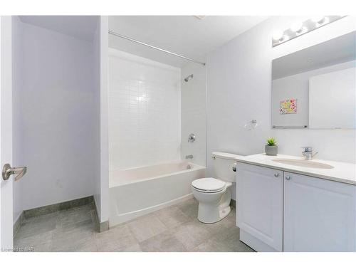 621-7711 Green Vista Gate, Niagara Falls, ON - Indoor Photo Showing Bathroom