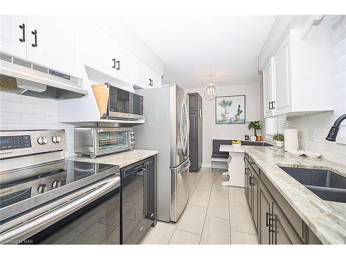 136 Rockwood Avenue, St. Catharines, ON - Indoor Photo Showing Kitchen With Double Sink