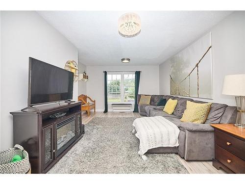 136 Rockwood Avenue, St. Catharines, ON - Indoor Photo Showing Living Room