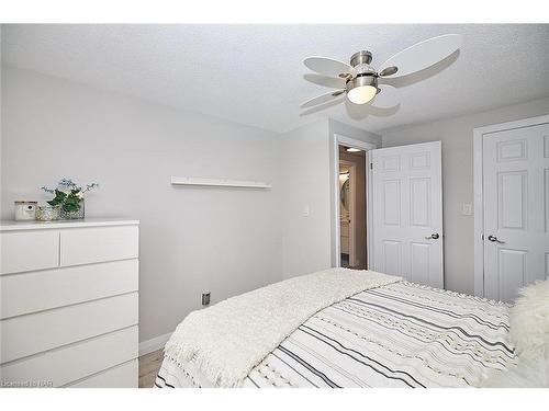 136 Rockwood Avenue, St. Catharines, ON - Indoor Photo Showing Bedroom