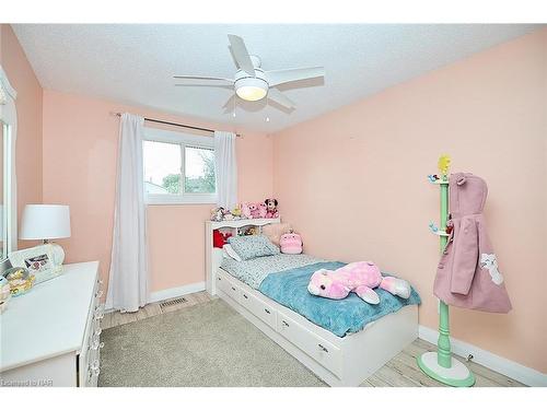 136 Rockwood Avenue, St. Catharines, ON - Indoor Photo Showing Bedroom