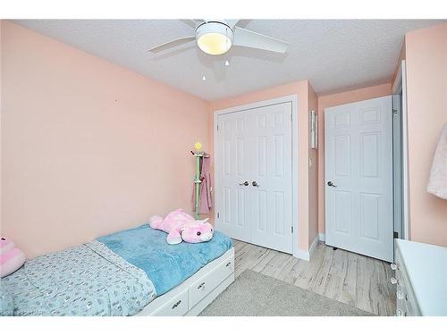 136 Rockwood Avenue, St. Catharines, ON - Indoor Photo Showing Bedroom