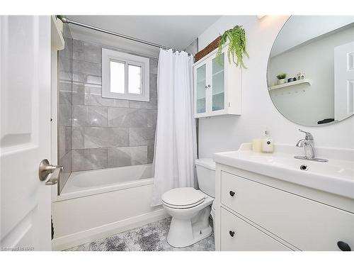 136 Rockwood Avenue, St. Catharines, ON - Indoor Photo Showing Bathroom