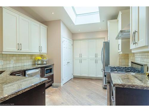 23 Dexter Street, St. Catharines, ON - Indoor Photo Showing Kitchen With Upgraded Kitchen