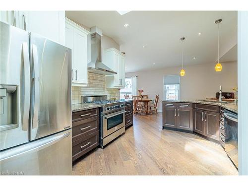 23 Dexter Street, St. Catharines, ON - Indoor Photo Showing Kitchen With Upgraded Kitchen