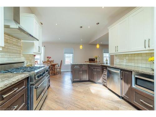 23 Dexter Street, St. Catharines, ON - Indoor Photo Showing Kitchen With Upgraded Kitchen