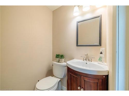 23 Dexter Street, St. Catharines, ON - Indoor Photo Showing Bathroom