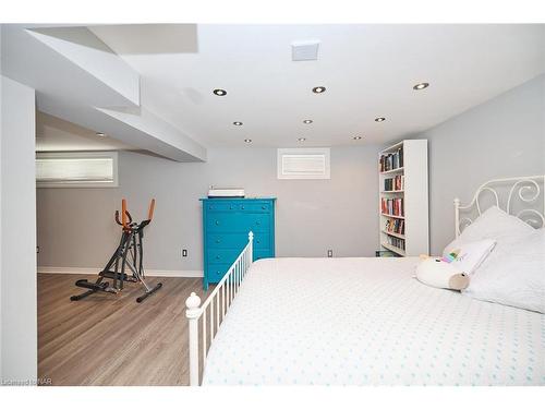 65 Wakelin Terrace, St. Catharines, ON - Indoor Photo Showing Bedroom