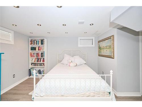 65 Wakelin Terrace, St. Catharines, ON - Indoor Photo Showing Bedroom