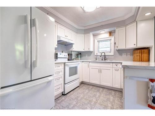 70 Margery Avenue, St. Catharines, ON - Indoor Photo Showing Kitchen