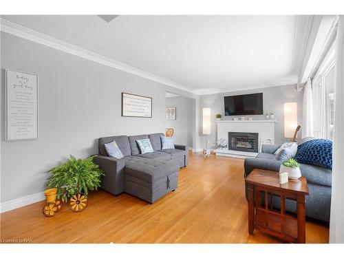 8848 Banting Street, Niagara Falls, ON - Indoor Photo Showing Living Room With Fireplace