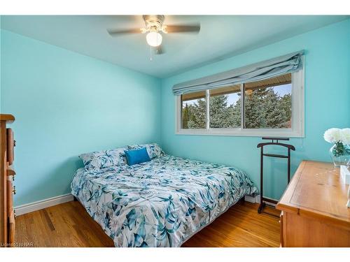 8848 Banting Street, Niagara Falls, ON - Indoor Photo Showing Bedroom