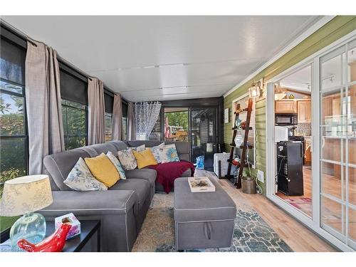 346-1501 8 Line, Niagara-On-The-Lake, ON - Indoor Photo Showing Living Room