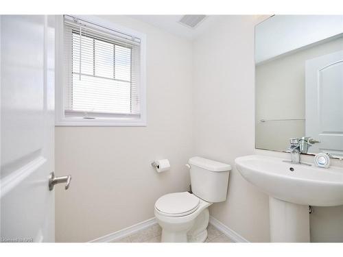 7739 Dockweed Drive Drive, Niagara Falls, ON - Indoor Photo Showing Bathroom