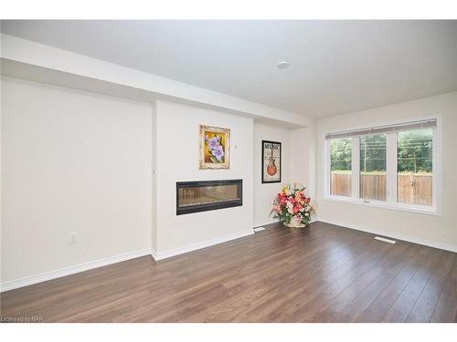 7739 Dockweed Drive Drive, Niagara Falls, ON - Indoor Photo Showing Living Room With Fireplace