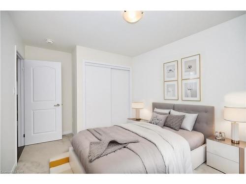 7739 Dockweed Drive Drive, Niagara Falls, ON - Indoor Photo Showing Bedroom