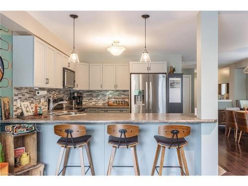 8466 Kelsey Crescent, Niagara Falls, ON - Indoor Photo Showing Kitchen With Double Sink