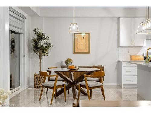 7924 Odell Crescent, Niagara Falls, ON - Indoor Photo Showing Dining Room