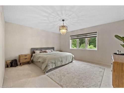 7924 Odell Crescent, Niagara Falls, ON - Indoor Photo Showing Bedroom