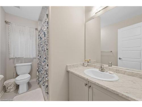 7924 Odell Crescent, Niagara Falls, ON - Indoor Photo Showing Bathroom