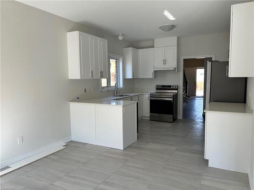 101 Palace Street, Thorold, ON - Indoor Photo Showing Kitchen With Upgraded Kitchen