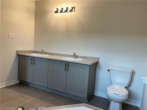 101 Palace Street, Thorold, ON - Indoor Photo Showing Bathroom