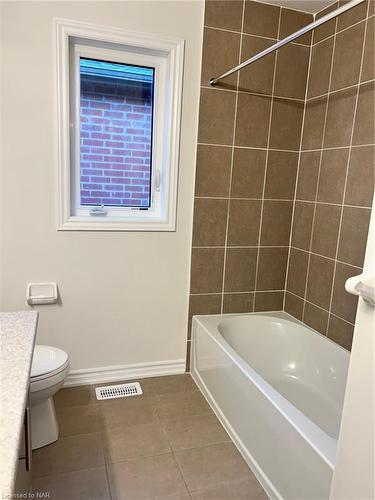 101 Palace Street, Thorold, ON - Indoor Photo Showing Bathroom