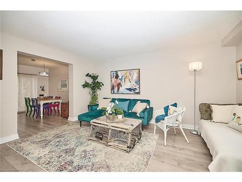 3-275 Pelham Road, St. Catharines, ON - Indoor Photo Showing Living Room