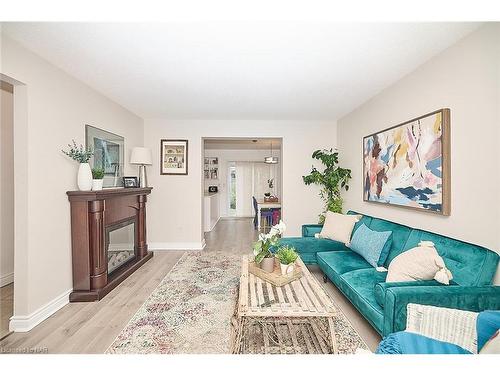 3-275 Pelham Road, St. Catharines, ON - Indoor Photo Showing Living Room