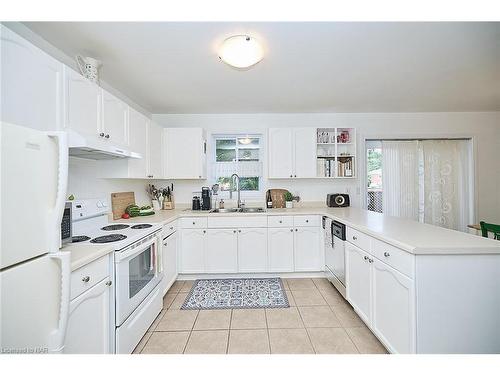 3-275 Pelham Road, St. Catharines, ON - Indoor Photo Showing Kitchen With Double Sink