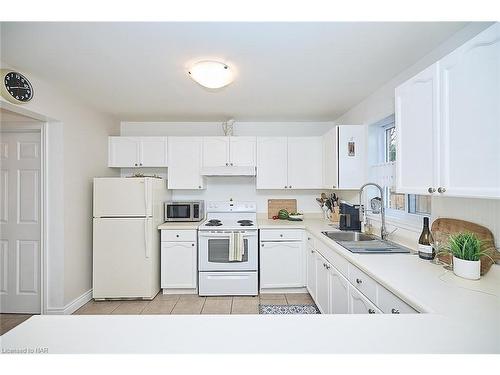 3-275 Pelham Road, St. Catharines, ON - Indoor Photo Showing Kitchen