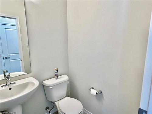 8707 Chickory Trail, Niagara Falls, ON - Indoor Photo Showing Bathroom