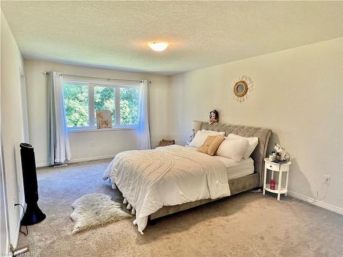 8707 Chickory Trail, Niagara Falls, ON - Indoor Photo Showing Bedroom