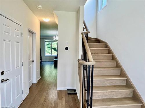 8707 Chickory Trail, Niagara Falls, ON - Indoor Photo Showing Other Room