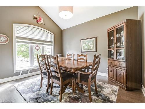 8 Cobblestone Drive, Niagara-On-The-Lake, ON - Indoor Photo Showing Dining Room