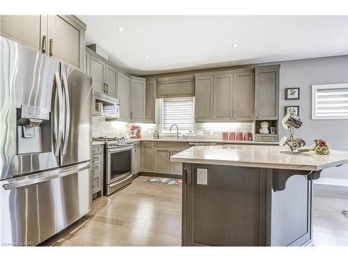 8 Cobblestone Drive, Niagara-On-The-Lake, ON - Indoor Photo Showing Kitchen With Upgraded Kitchen