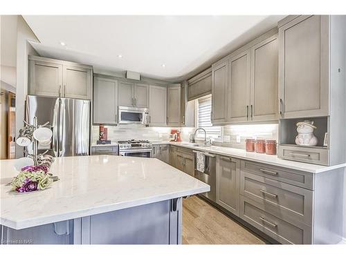 8 Cobblestone Drive, Niagara-On-The-Lake, ON - Indoor Photo Showing Kitchen With Upgraded Kitchen