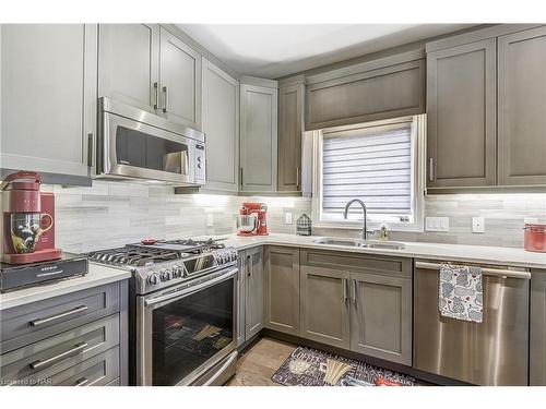 8 Cobblestone Drive, Niagara-On-The-Lake, ON - Indoor Photo Showing Kitchen With Double Sink With Upgraded Kitchen