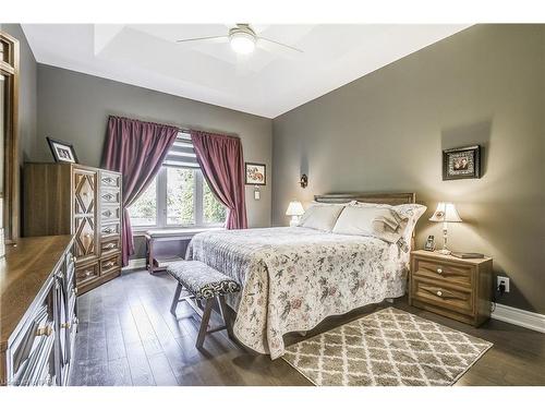 8 Cobblestone Drive, Niagara-On-The-Lake, ON - Indoor Photo Showing Bedroom