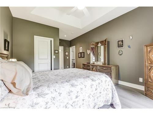 8 Cobblestone Drive, Niagara-On-The-Lake, ON - Indoor Photo Showing Bedroom